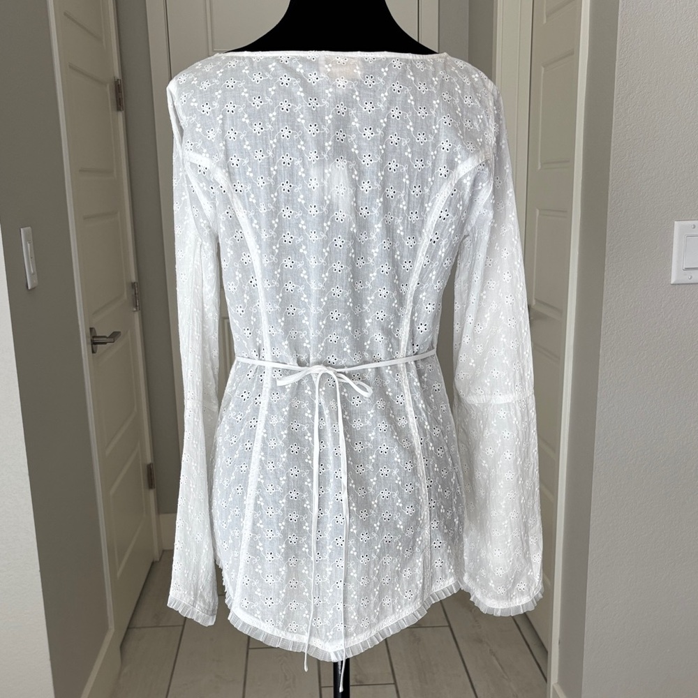 Frankies Bikinis x Sydney Sweeney Bardot Eyelet Flyaway Top White NWT Size L - Picture 10 of 15